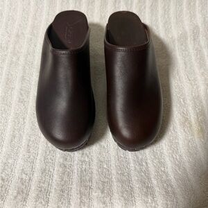 J Crew Women Leather Wooden Clogs Made in Italy chocolate brown Size 7